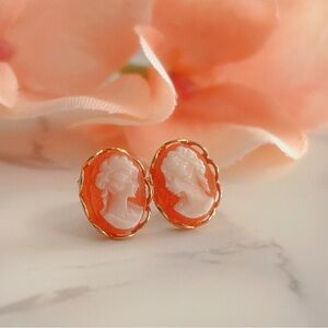 Vintage 14k Yellow Gold Carved Shell Cameo Stud Earrings